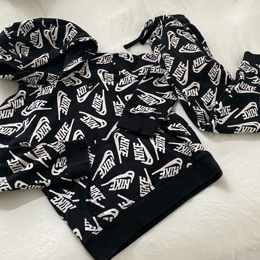 Nike Hoodie & Jogger Pants Set - Boys XS 🔥